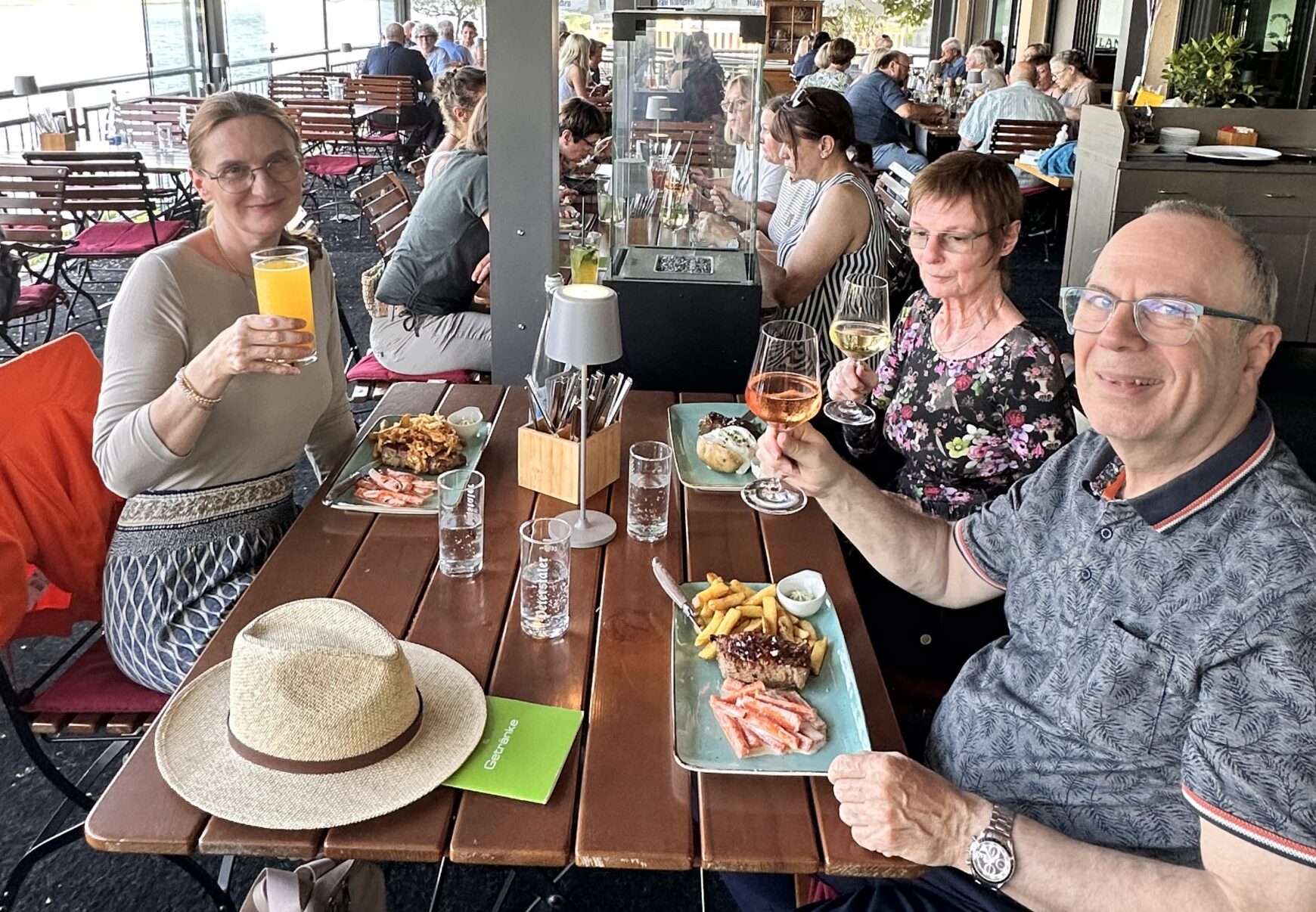 Verlagsklausur in Worms 1 01 Abendessen im Alten Ruderhaus beschnitten - Aktuelles -